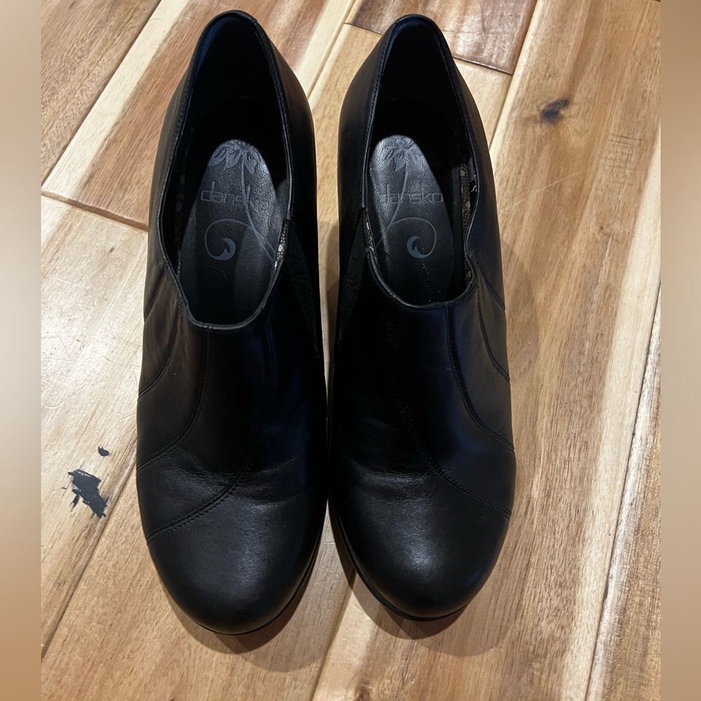Dansko heeled bootie new without tags